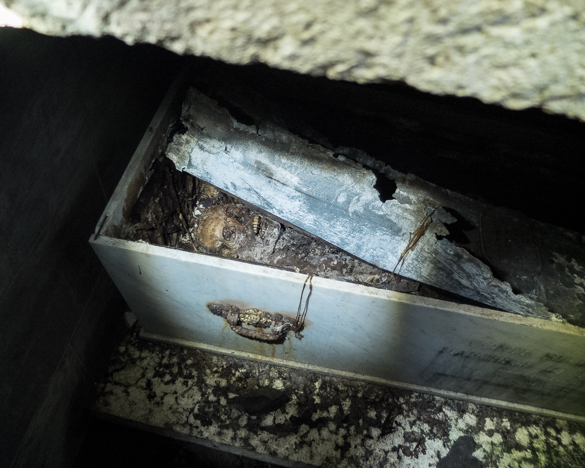 coffin Edoardo Cahen
